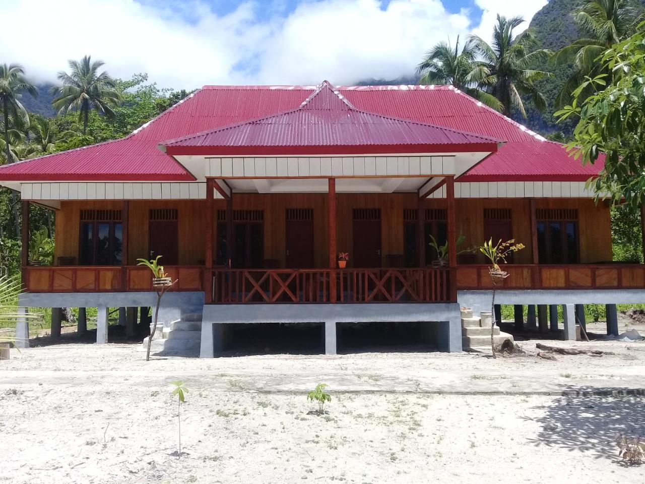 Nusa Nalan Beach Resort Rumah Olat Exterior photo